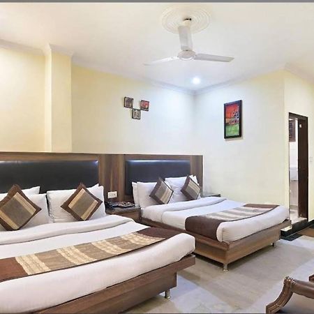 Hotel Perfect Spot- Main Bazar - Walking Metro Station 뉴델리 외부 사진