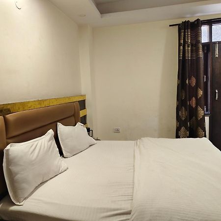 Hotel Perfect Spot- Main Bazar - Walking Metro Station 뉴델리 외부 사진