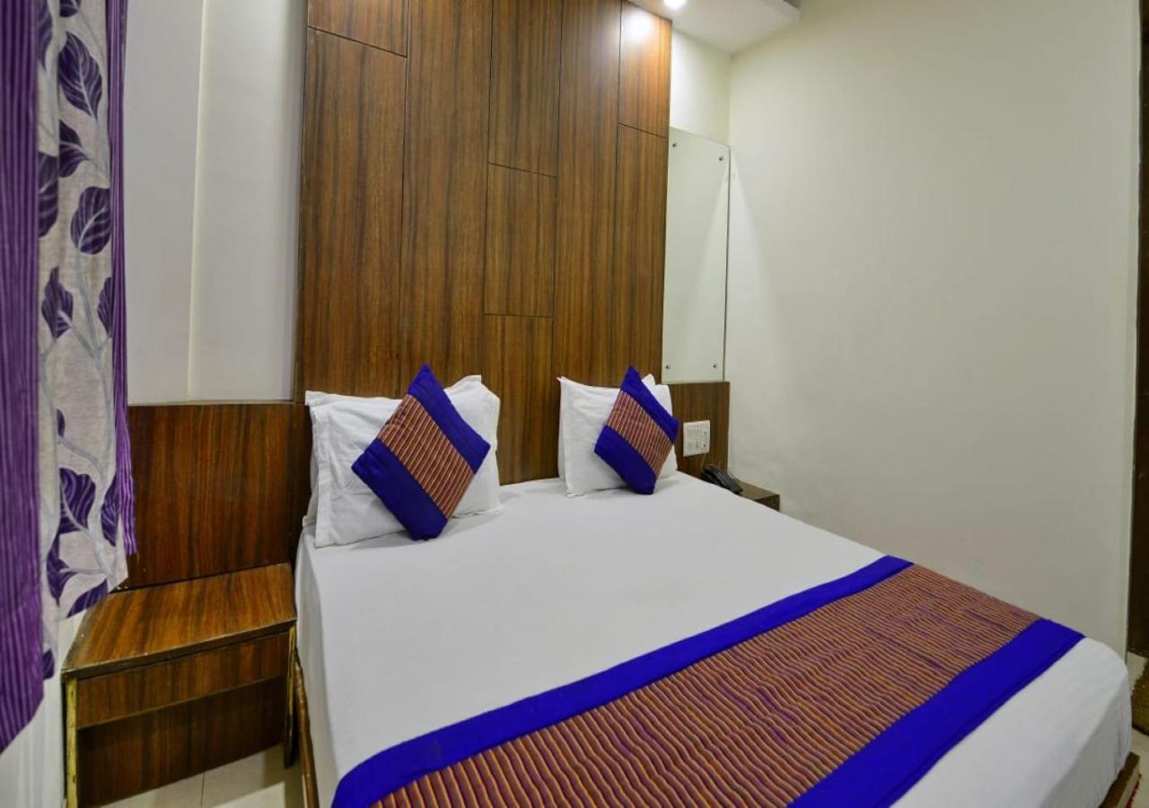 Hotel Perfect Spot- Main Bazar - Walking Metro Station 뉴델리 외부 사진