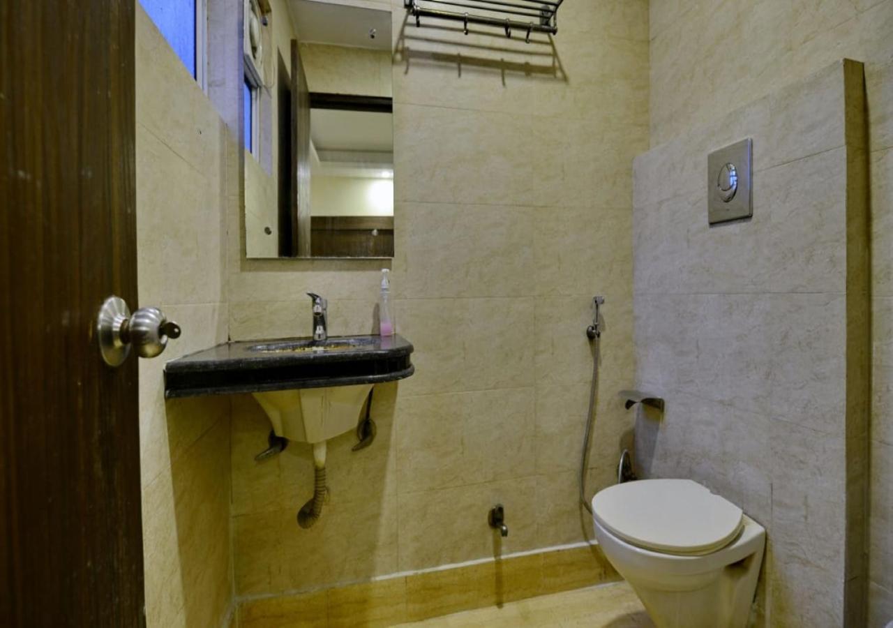 Hotel Perfect Spot- Main Bazar - Walking Metro Station 뉴델리 외부 사진
