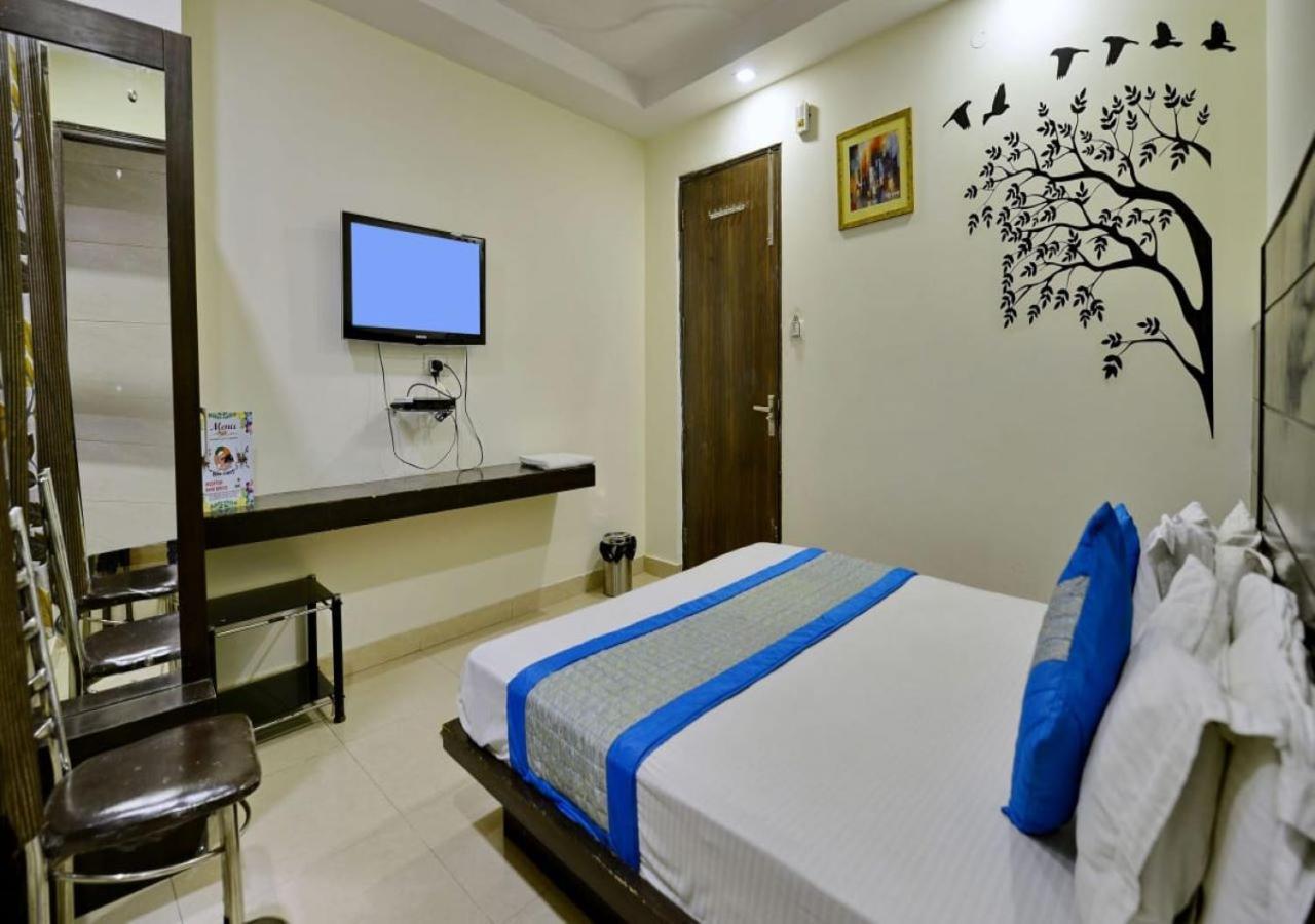 Hotel Perfect Spot- Main Bazar - Walking Metro Station 뉴델리 외부 사진