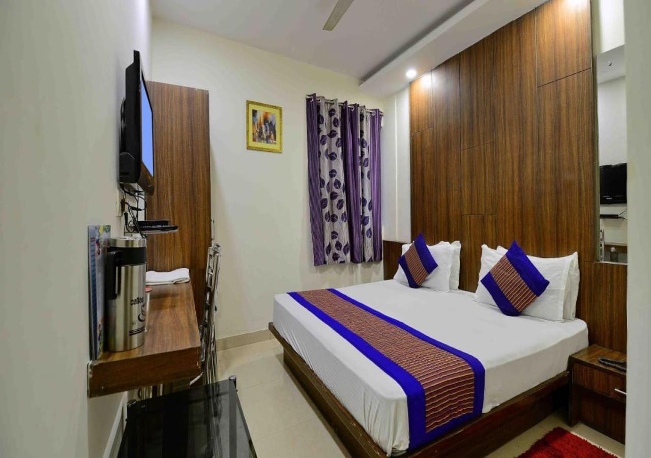 Hotel Perfect Spot- Main Bazar - Walking Metro Station 뉴델리 외부 사진