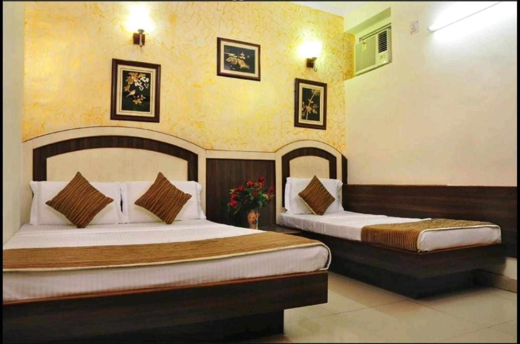 Hotel Perfect Spot- Main Bazar - Walking Metro Station 뉴델리 외부 사진
