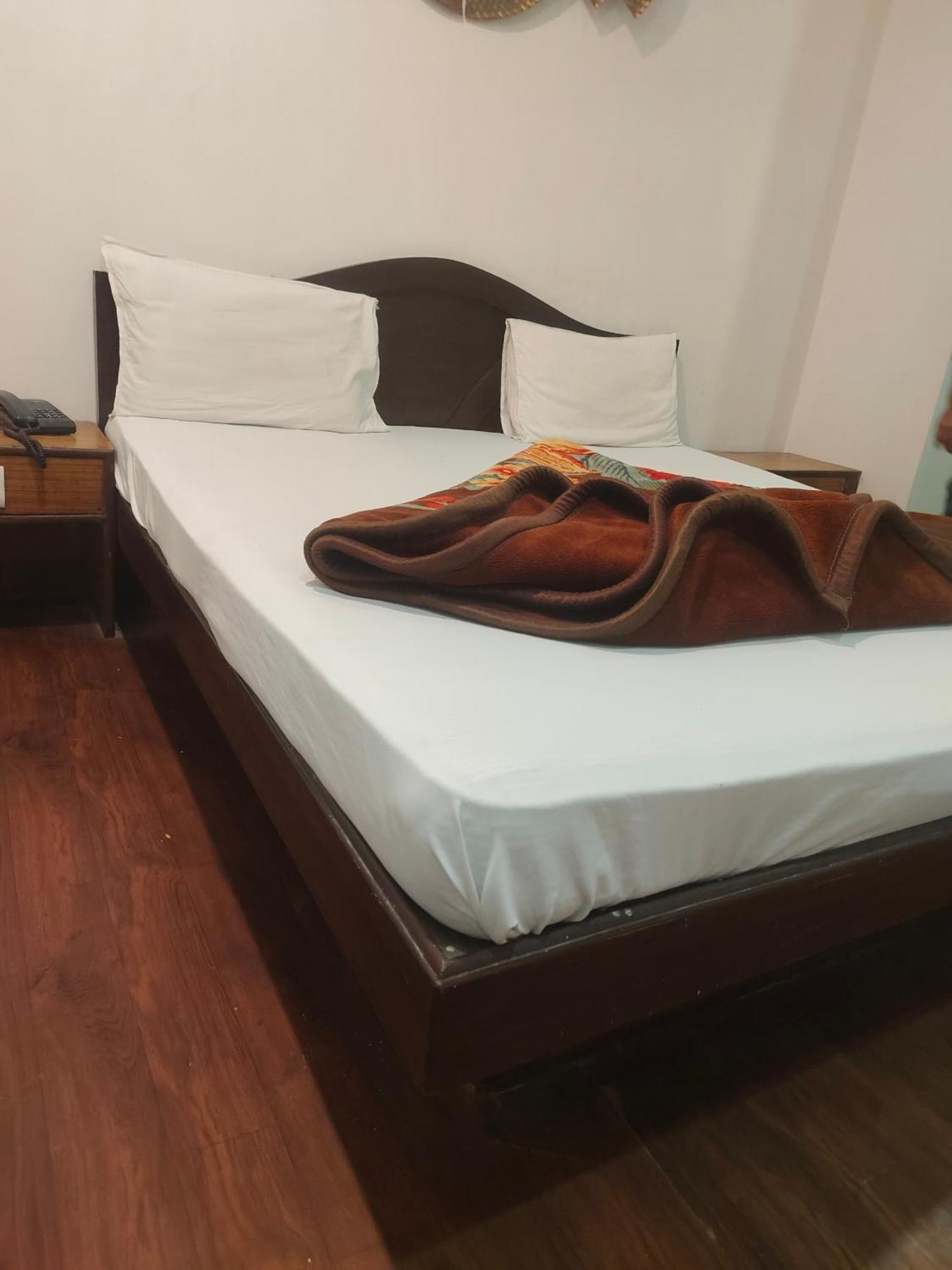 Hotel Perfect Spot- Main Bazar - Walking Metro Station 뉴델리 외부 사진